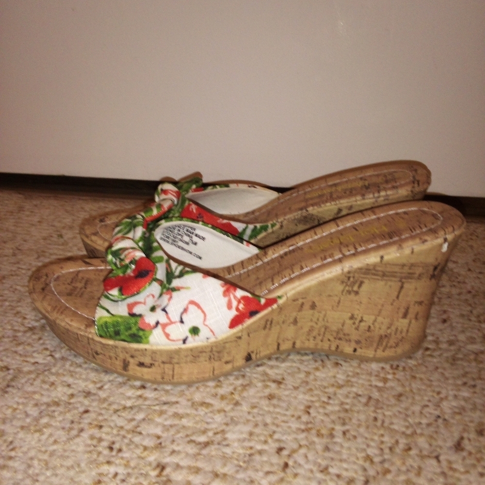 Hot tomato floral wedge sandals women's 7.5M